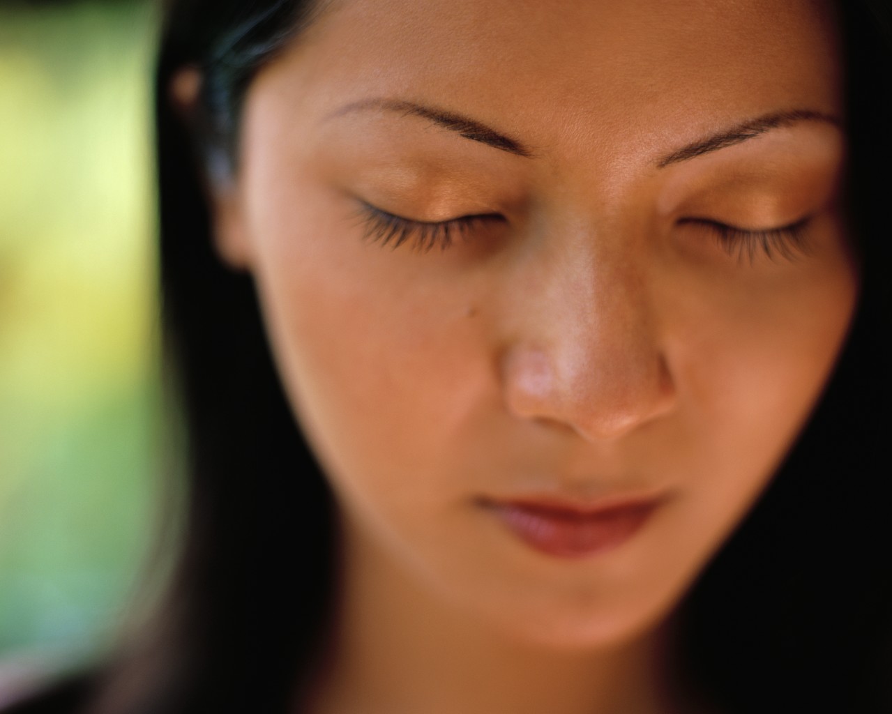 Woman_eyes_closed